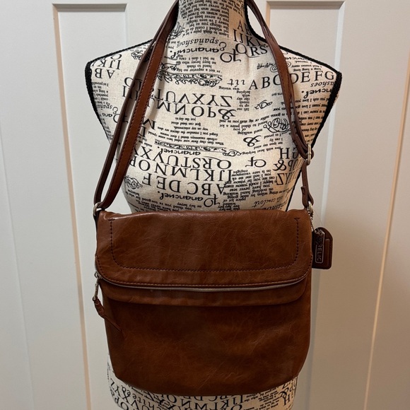 Relic Handbags - Relic Tan Leather Shoulder Bag